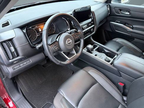 Certified 2022 Nissan Pathfinder SL w/ Lighting Package (N92) image 4