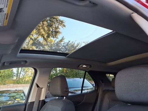 Used 2019 Chevrolet Equinox LT w/ Sun & Navigation Package image 21