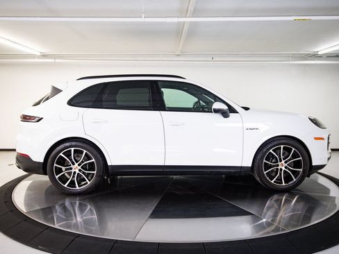 Used 2026 Porsche Cayenne E-Hybrid AWD/4WD image 7
