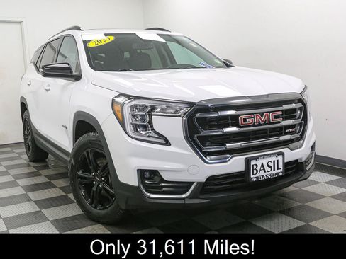 Used 2023 GMC Terrain AT4 AWD/4WD image 2