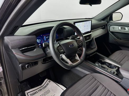 Used 2025 Ford Explorer ST-Line w/ ST-Line Street Pack AWD/4WD image 9