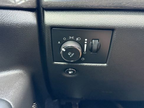 Used 2018 Jeep Grand Cherokee Laredo RWD image 28