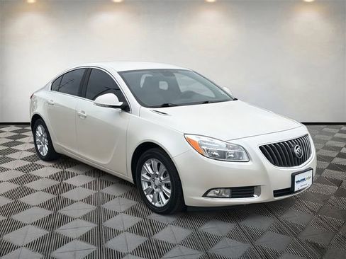 Used 2013 Buick Regal Leather image 3