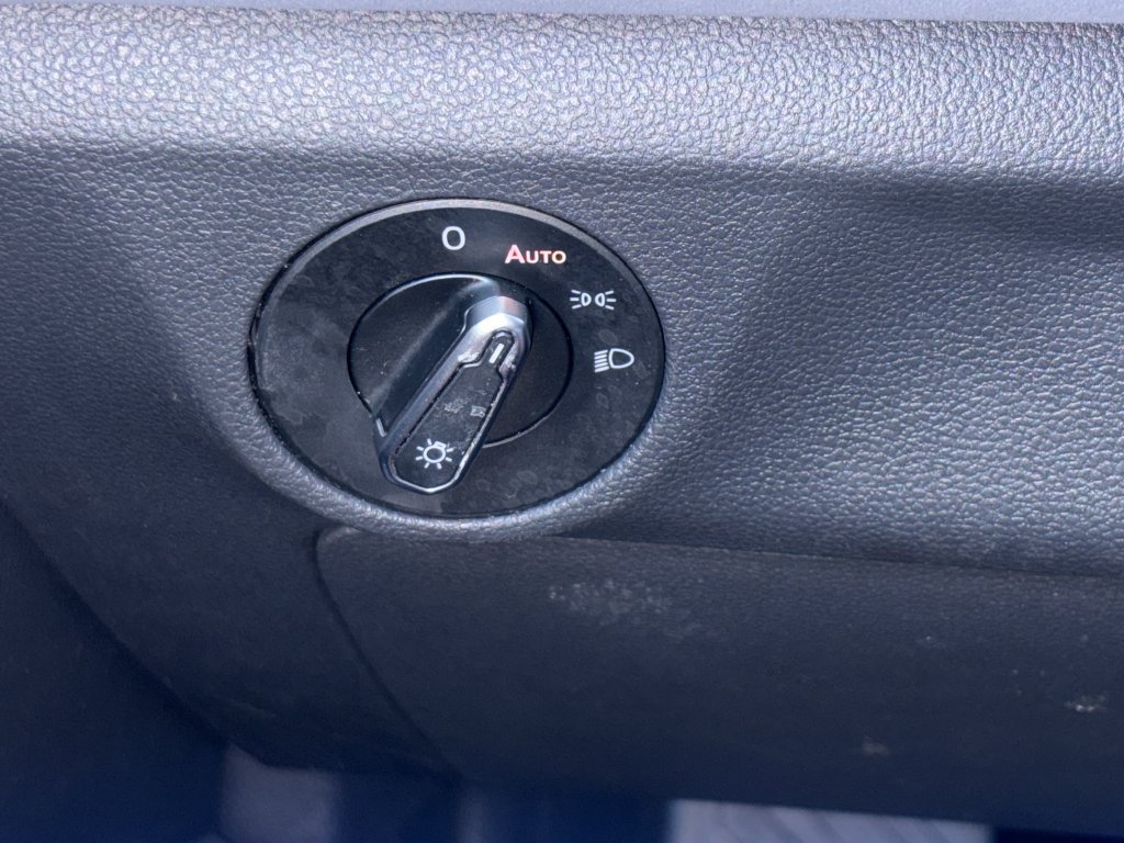 Used 2025 Volkswagen Jetta SE FWD image 12