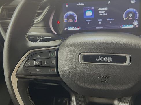 Used 2023 Jeep Grand Cherokee L Laredo AWD/4WD image 19