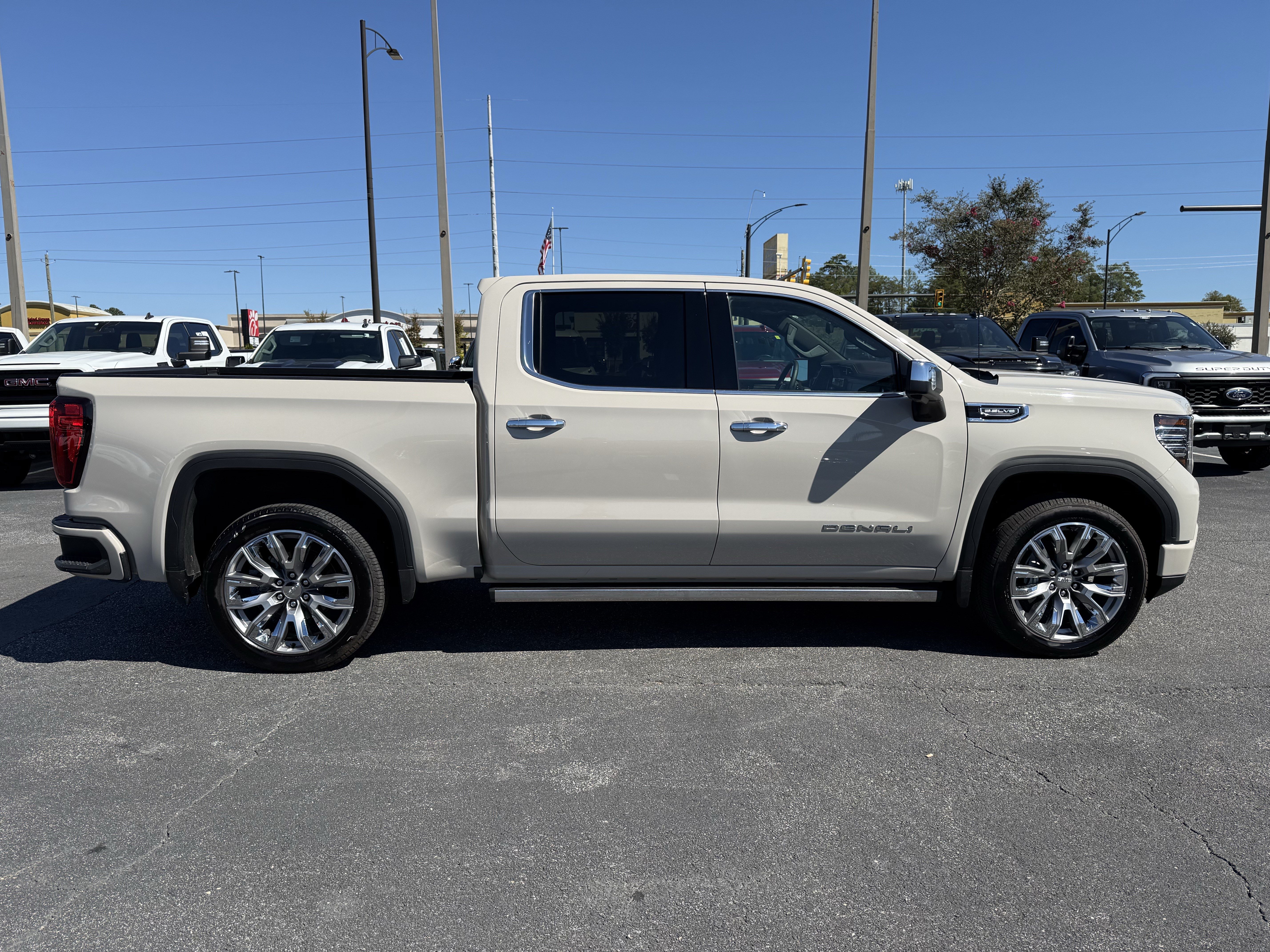 Used 2026 GMC Sierra 1500 Denali w/ Denali Reserve Package AWD/4WD image 13
