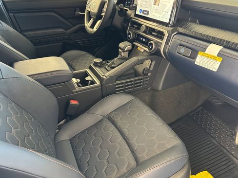 New 2025 Toyota 4Runner 4WD image 15