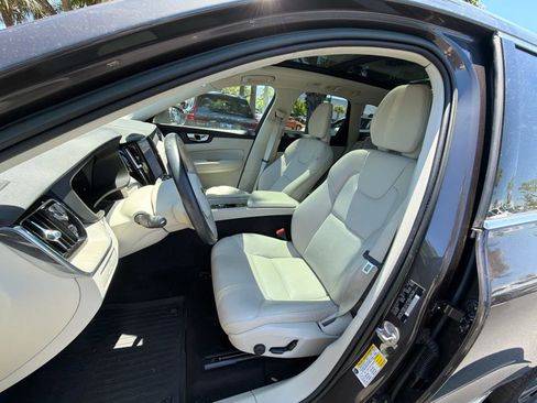 Used 2023 Volvo XC60 B5 Plus w/ Protection Package Premier FWD image 29