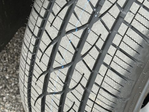 Used 2025 Chrysler Pacifica Limited FWD image 12