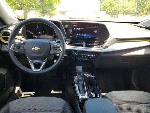 Certified 2024 Chevrolet Trax LT w/ Driver Confidence Package FWD image 22