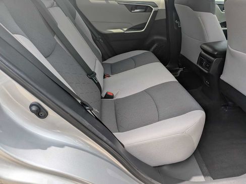 Used 2021 Toyota RAV4 XLE FWD image 19