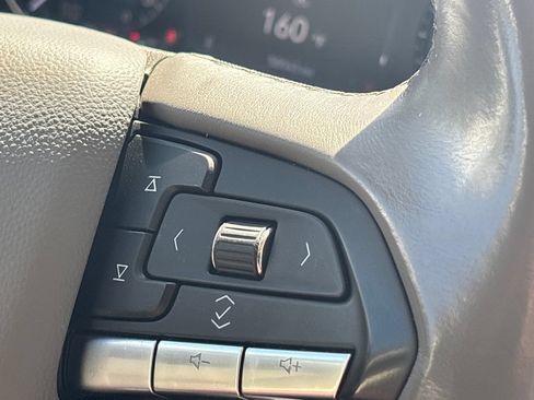 Used 2023 Cadillac XT6 Premium Luxury FWD image 11