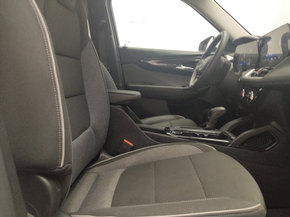 Used 2025 Chevrolet TrailBlazer LT AWD/4WD image 21
