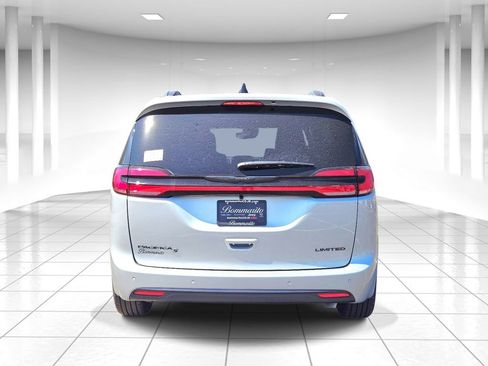 New 2026 Chrysler Pacifica Limited w/ Uconnect Theater Family Group FWD image 4