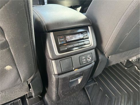 Used 2023 Subaru Ascent Premium w/ Convenience Package AWD/4WD image 18