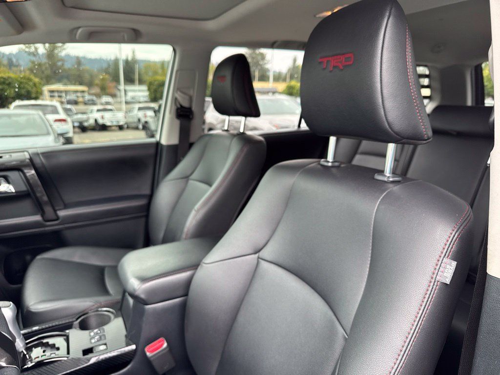 Used 2022 Toyota 4Runner TRD Off-Road Premium w/ Moonroof Package AWD/4WD image 4
