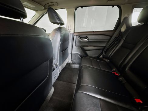 Used 2021 Nissan Rogue SV w/ Premium Package image 24