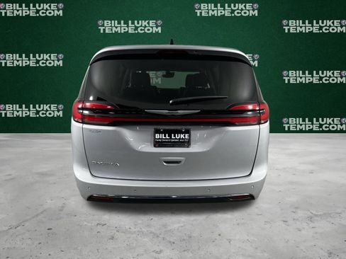 Used 2024 Chrysler Pacifica Touring-L image 8