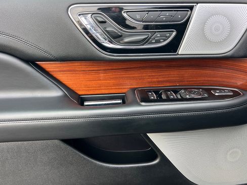 Used 2019 Lincoln Navigator L Reserve image 11