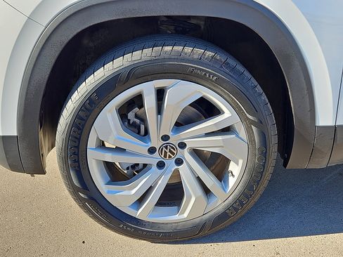 Certified 2023 Volkswagen Atlas SE image 5