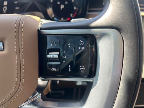 Certified 2024 Land Rover Range Rover SE image 19