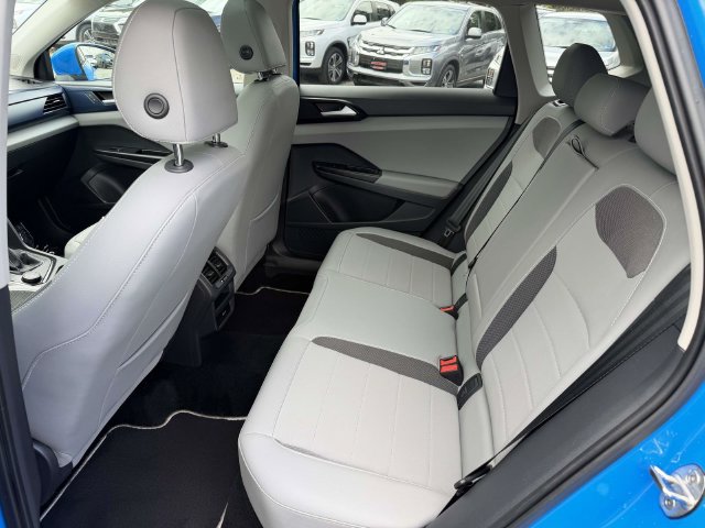 Used 2023 Volkswagen Taos SE w/ Panoramic Sunroof Package AWD/4WD image 13