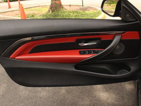 Used 2018 BMW M4 Convertible RWD image 14