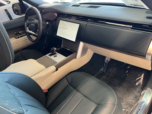New 2025 Land Rover Range Rover SV AWD/4WD image 10