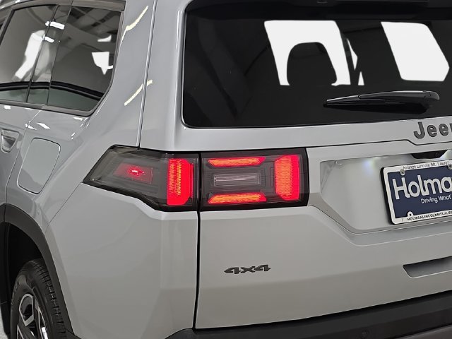 Used 2026 Jeep Cherokee Limited AWD/4WD image 33
