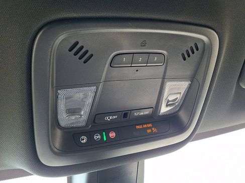 Used 2023 Chevrolet Traverse RS AWD/4WD image 27