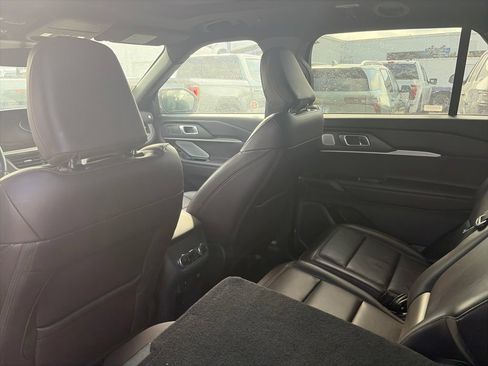 Used 2025 Ford Explorer Platinum AWD/4WD image 11