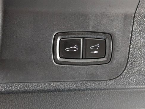 Certified 2023 Porsche Panamera Platinum Edition image 17