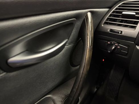 Used 2010 BMW 135i Convertible RWD image 18