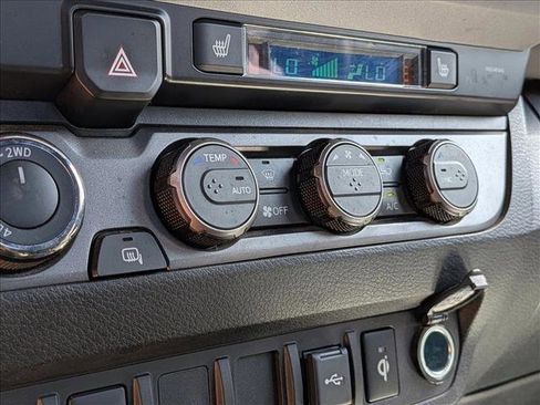 Used 2022 Toyota Tacoma TRD Sport w/ TRD Premium Sport Package AWD/4WD image 11