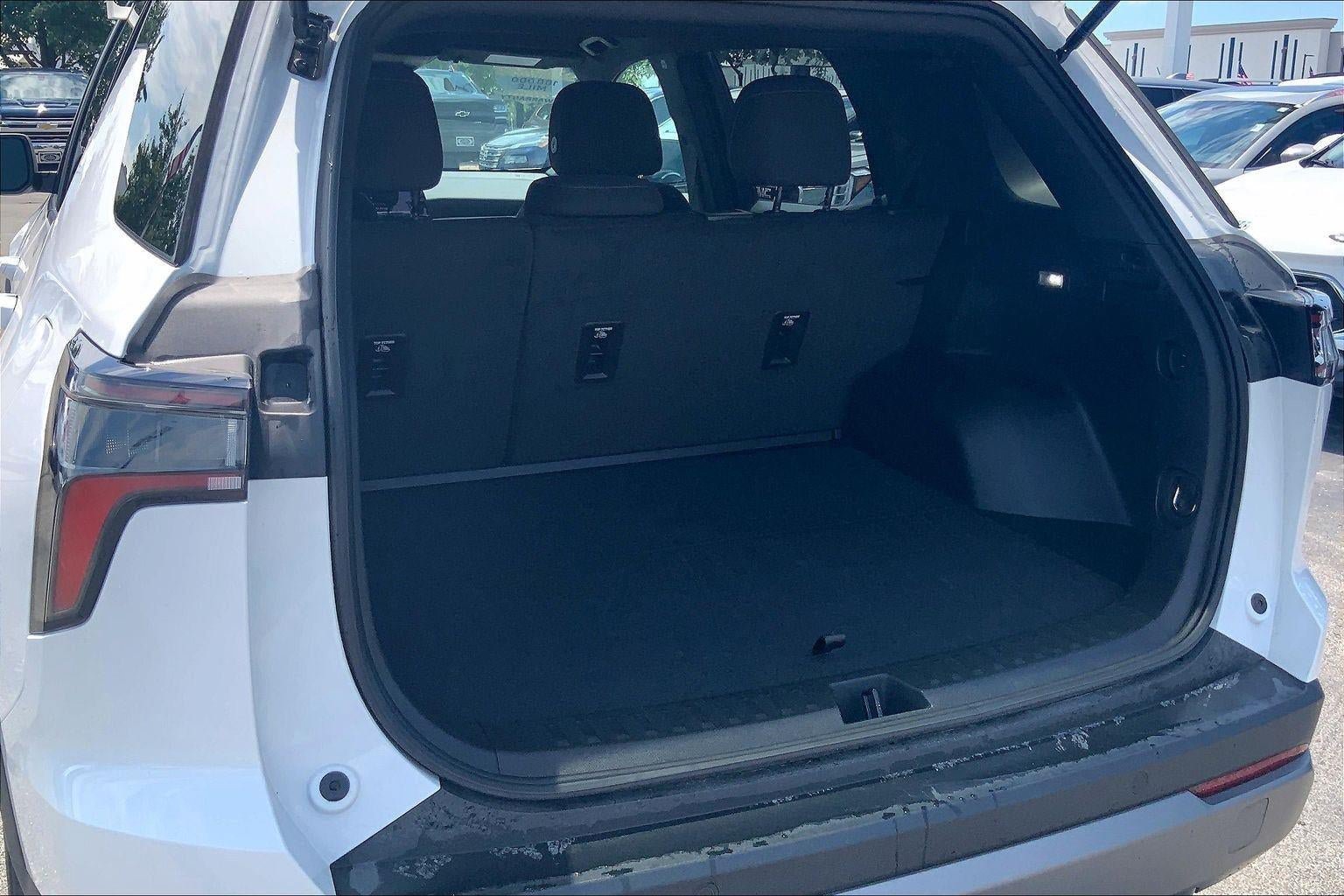 Used 2026 Chevrolet Equinox LT FWD image 4