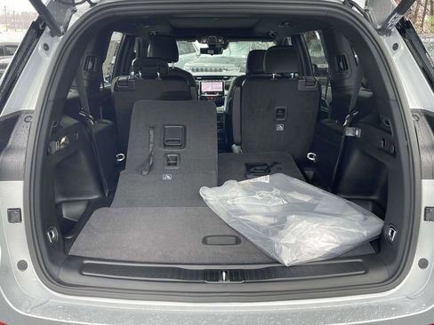 New 2025 Jeep Grand Cherokee L Limited w/ Luxury Tech Group II image 36