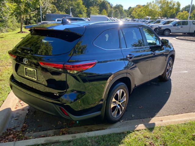 Used 2023 Toyota Highlander XLE FWD image 33