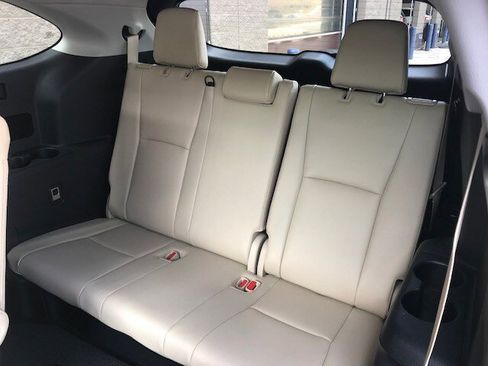 Used 2021 Toyota Highlander XLE image 8