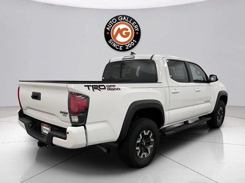 Used 2019 Toyota Tacoma TRD Off-Road w/ Technology Package RWD image 3