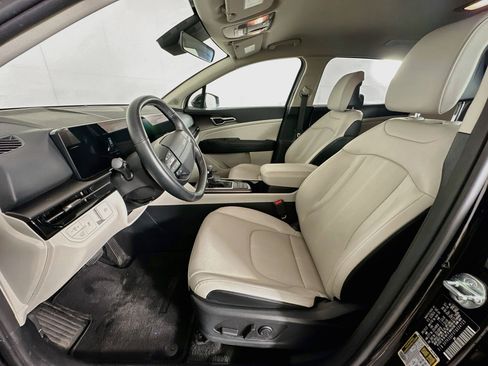 Used 2026 Kia Sportage EX FWD image 13