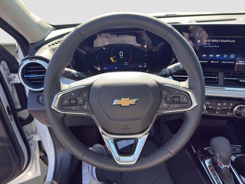 New 2026 Chevrolet Trax LT w/ LT Convenience Package FWD image 10