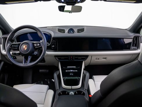 Certified 2025 Porsche Cayenne Coupe AWD/4WD image 9