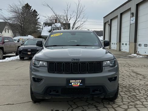 Used 2019 Jeep Grand Cherokee Laredo AWD/4WD image 8