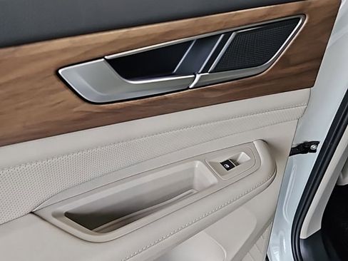 New 2026 Volkswagen Atlas SE FWD image 24