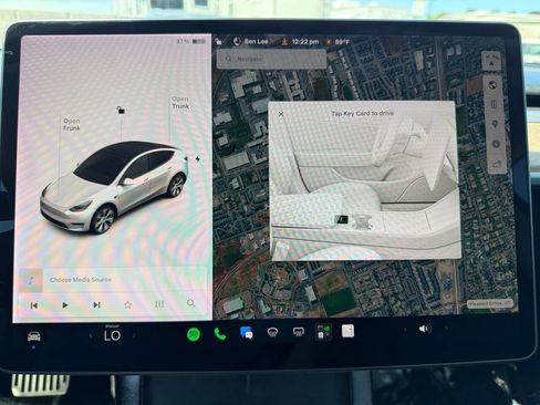 Used 2021 Tesla Model Y Long Range AWD/4WD image 32