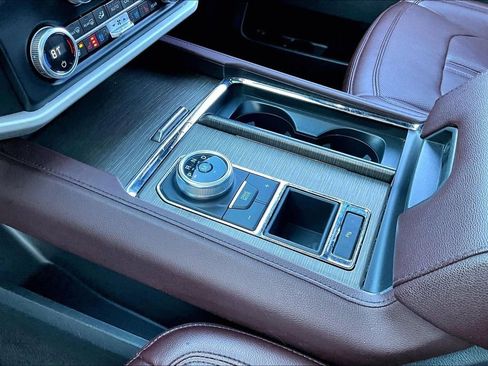 Used 2023 Ford Expedition Limited image 13