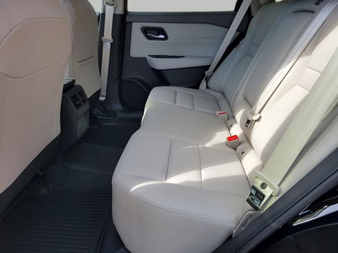 Used 2025 Nissan Rogue SL image 14