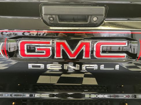 Used 2025 GMC Canyon Denali AWD/4WD image 16