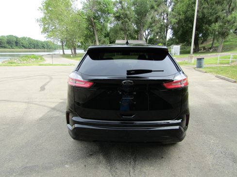 Used 2024 Ford Edge SE w/ Black Appearance Package AWD/4WD image 3
