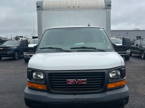 Used 2017 GMC Savana 3500 Extended RWD image 2